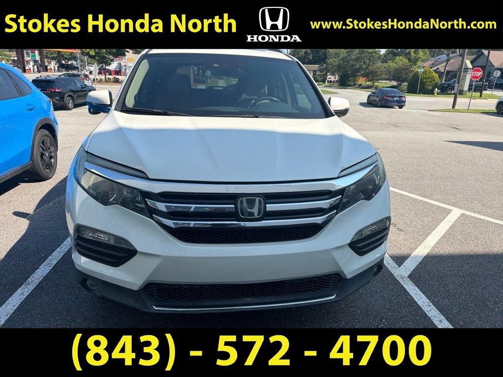 Used 2017  Honda Touring image 2
