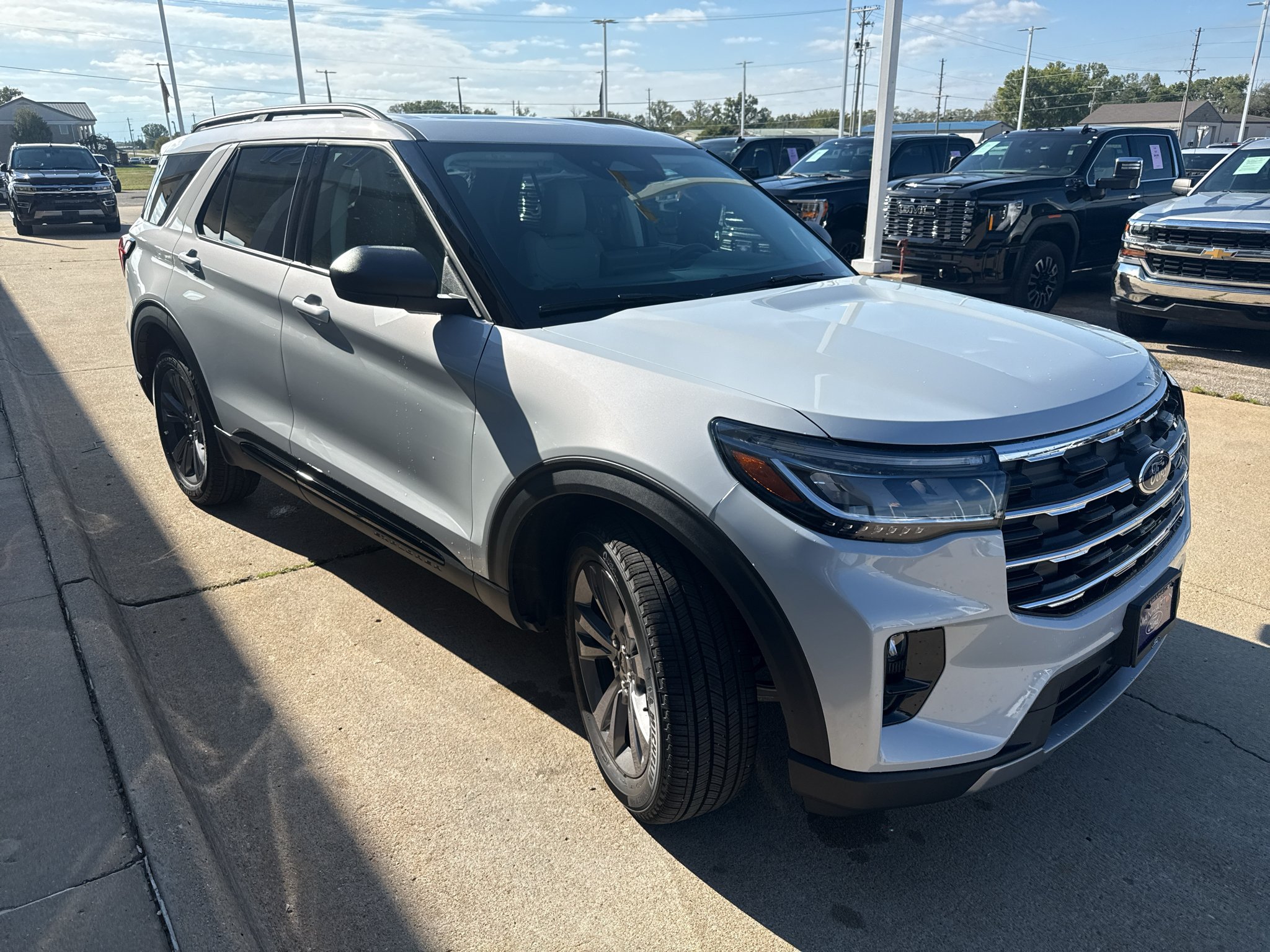 New 2026 Space White Metallic Ford Active image 4