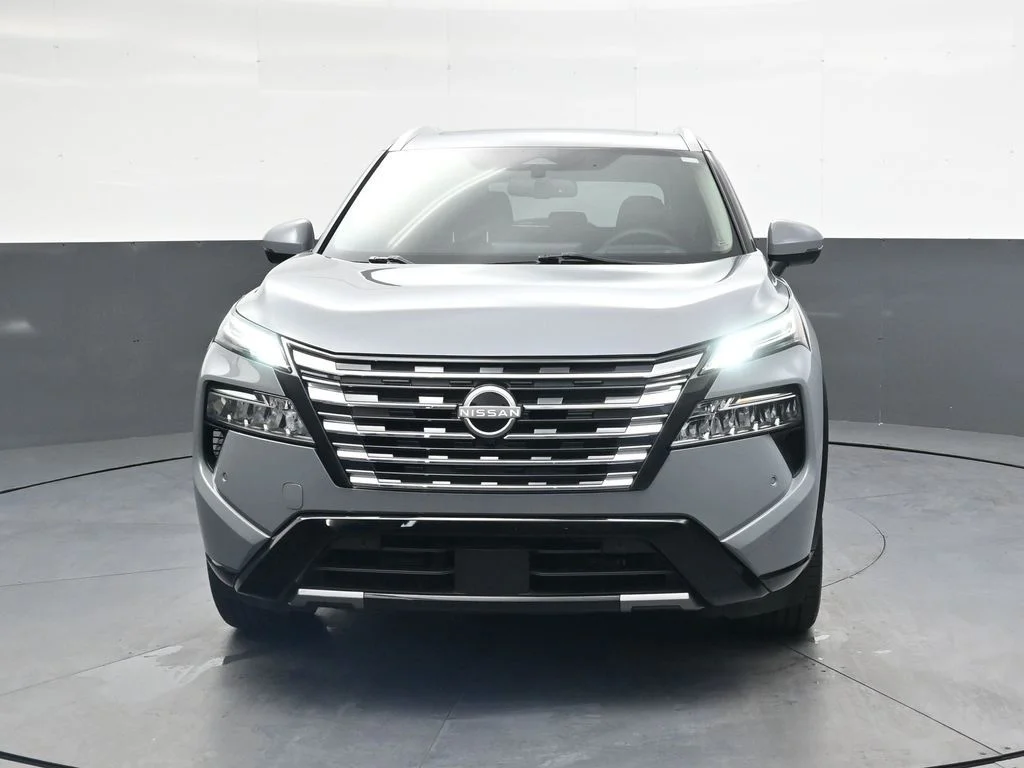 Used 2024 Gray Nissan Platinum image 14