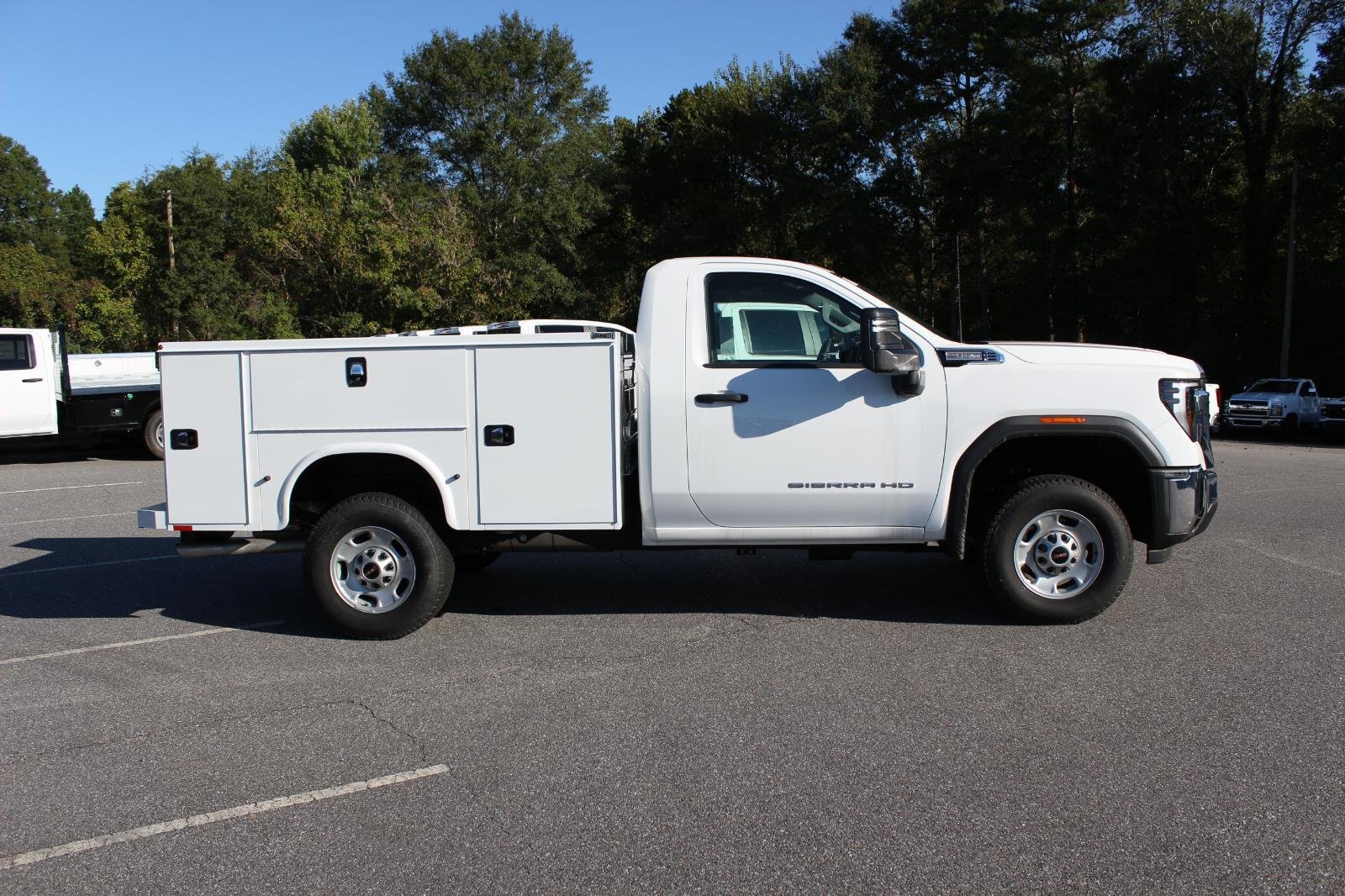 New 2024 Summit White GMC Pro image 8