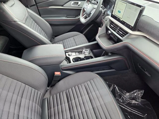 New 2026 Star White Metallic Tri-Coat Ford ST-Line image 30