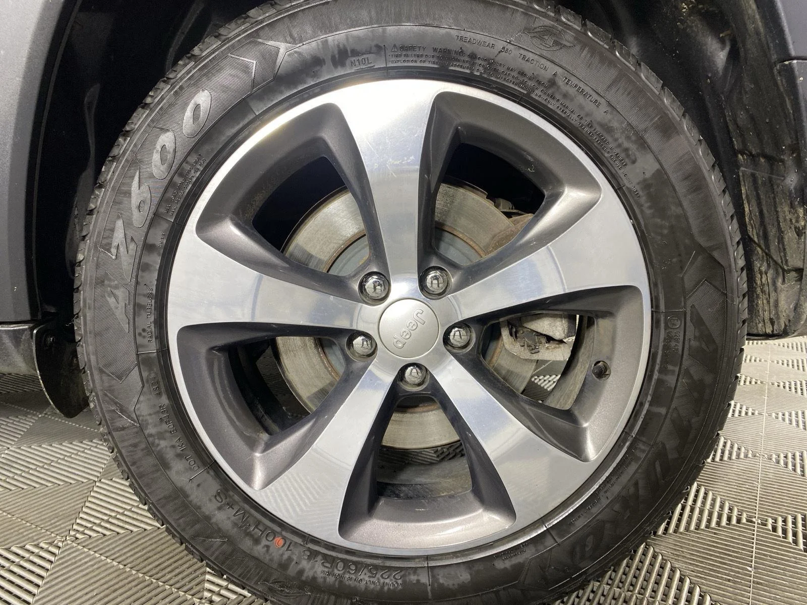 Used 2019 Sting-Gray Clearcoat Jeep Limited image 18