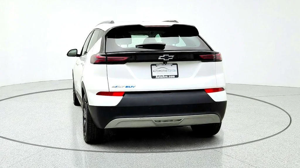 Used 2022 Summit White Chevrolet FWD Premier w/ Sun & Sound & Super Cruise Packages image 6