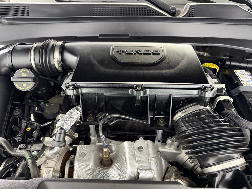 Used 2025 White Jeep Latitude image 33