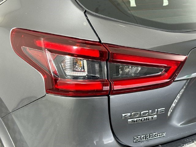 Used 2022 Gun Metallic Nissan SL image 32