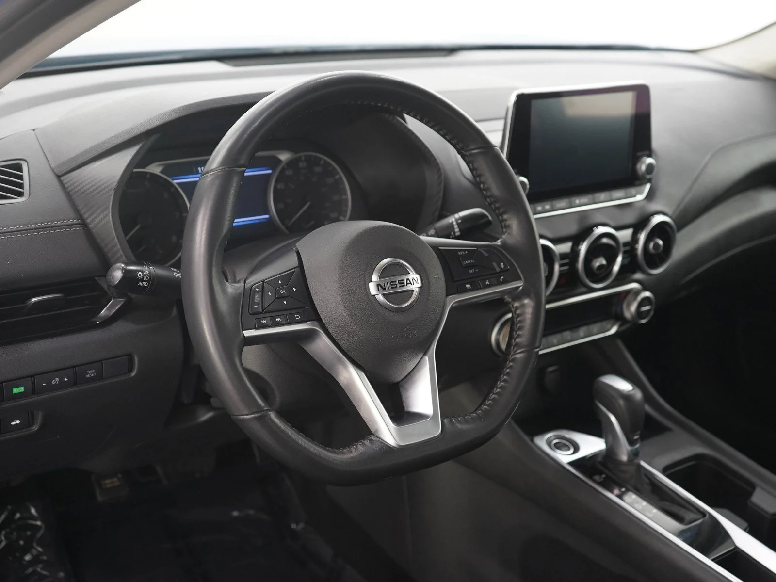 Used 2021 Electric Blue Metallic Nissan SV image 18