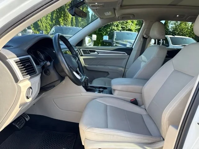 Used 2021 Pure White Volkswagen 3.6L V6 SE w/Technology R-Line image 18