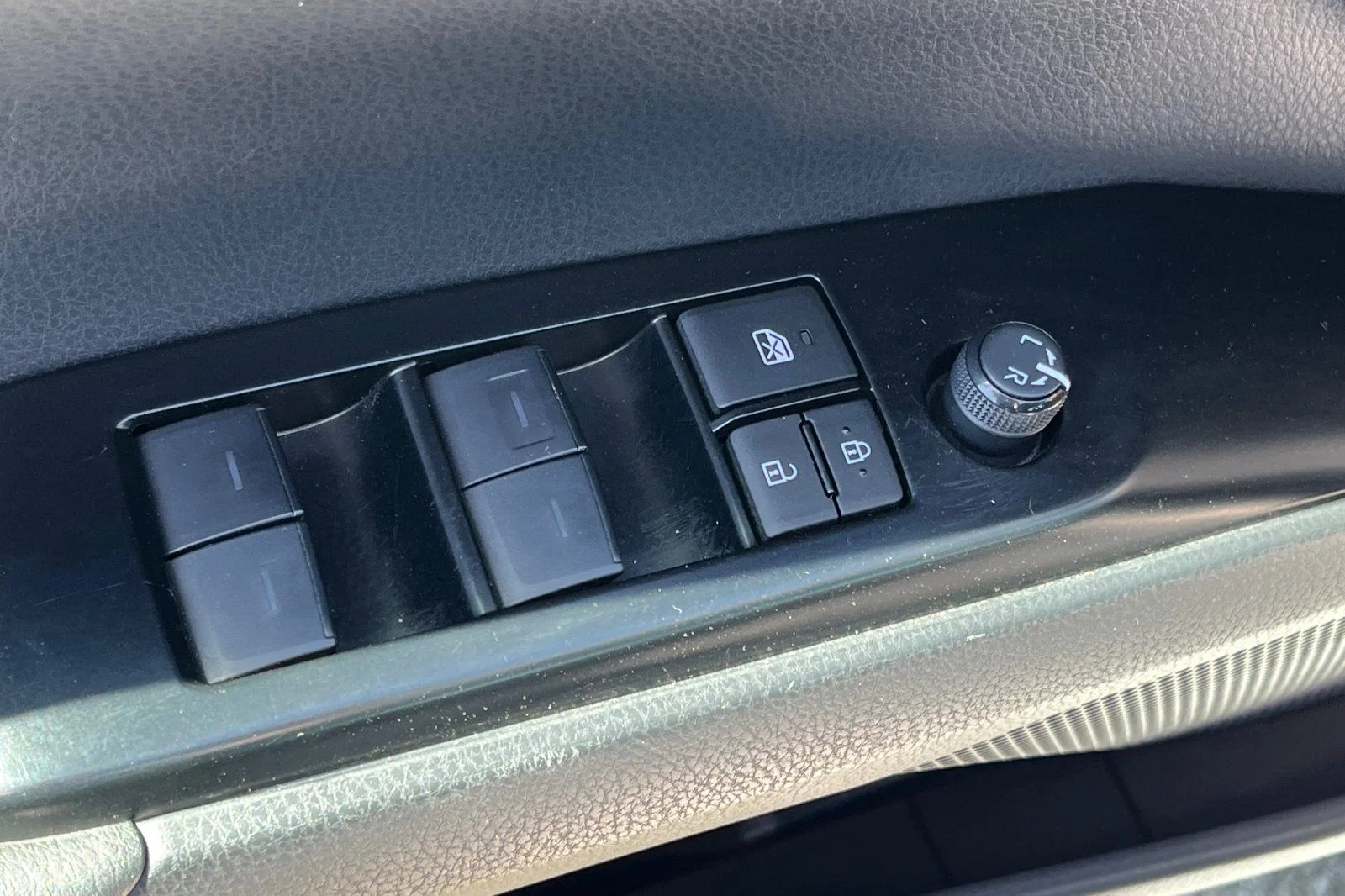 2025 Toyota Camry LE - Photo 16