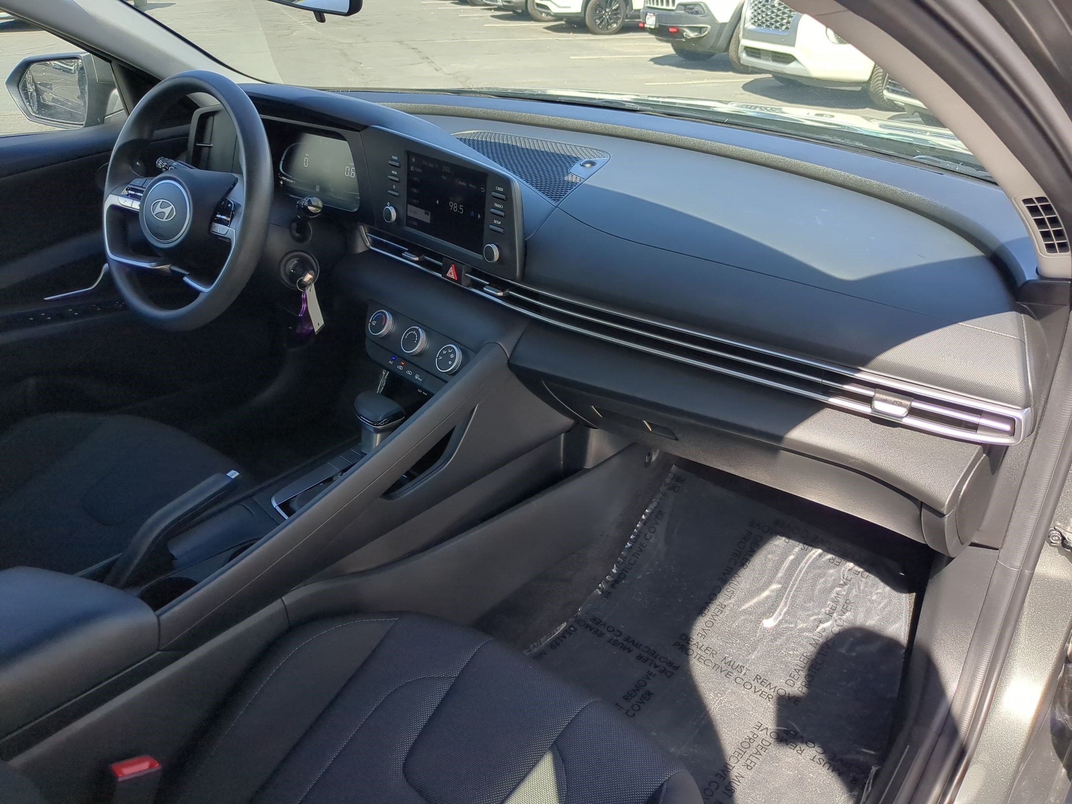 2024 Hyundai Elantra SE - Photo 30