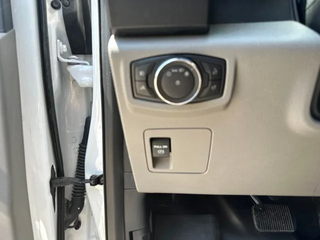 Used 2020 White Ford XL image 19