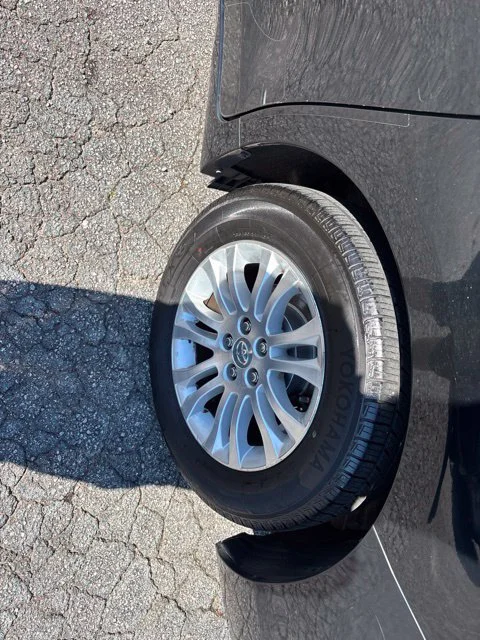 Used 2015 Black Toyota XLE image 33