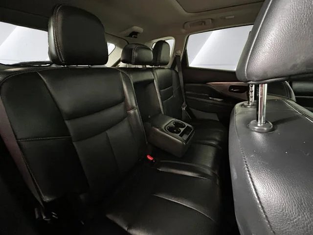 Used 2018 White Nissan Platinum image 16