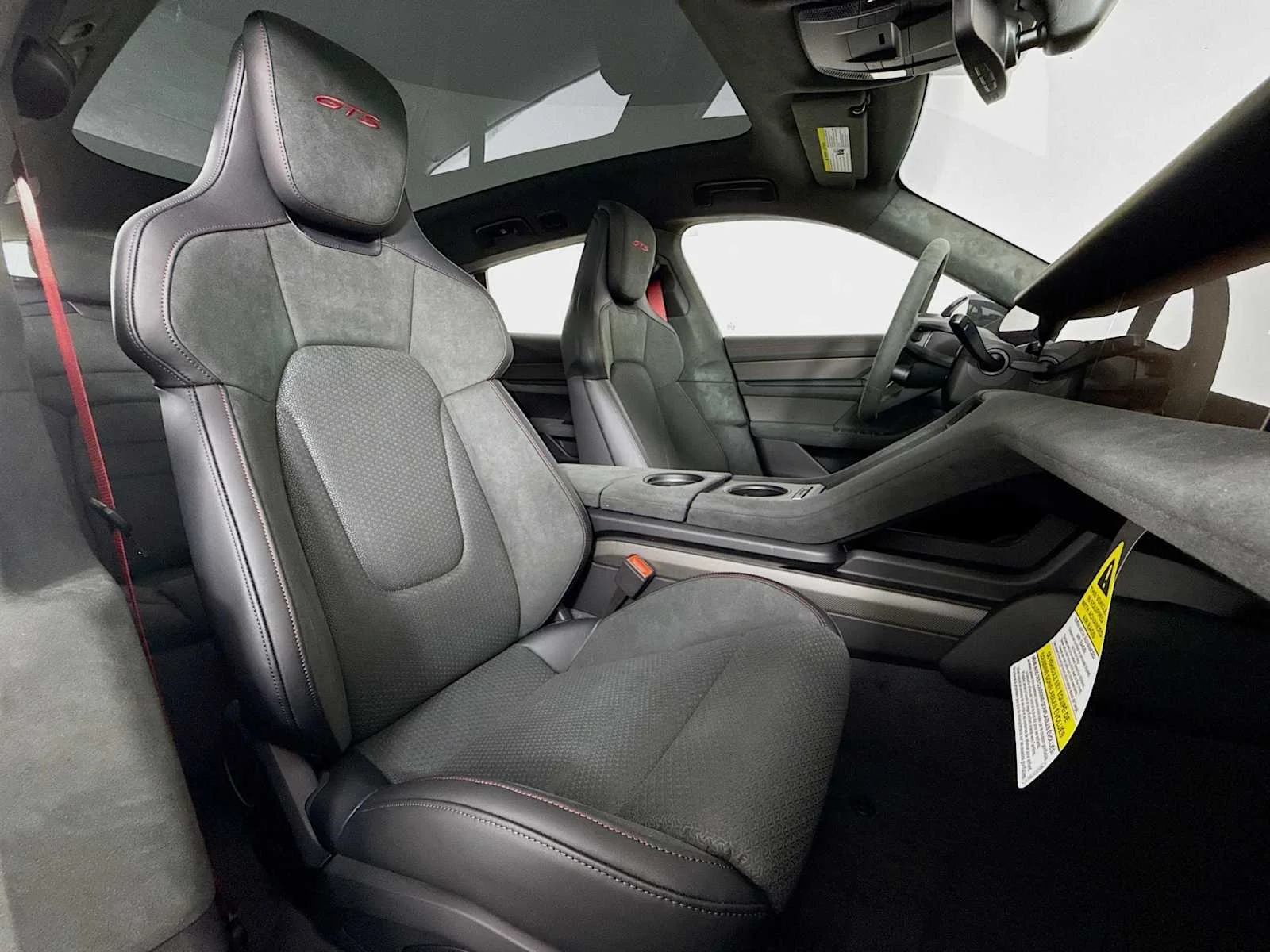 2026 Porsche Taycan GTS - Photo 30