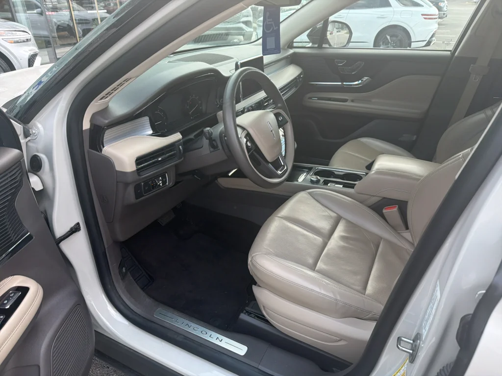 Used 2022 Ceramic Pearl Metallic Tri-Coat Lincoln Standard image 4