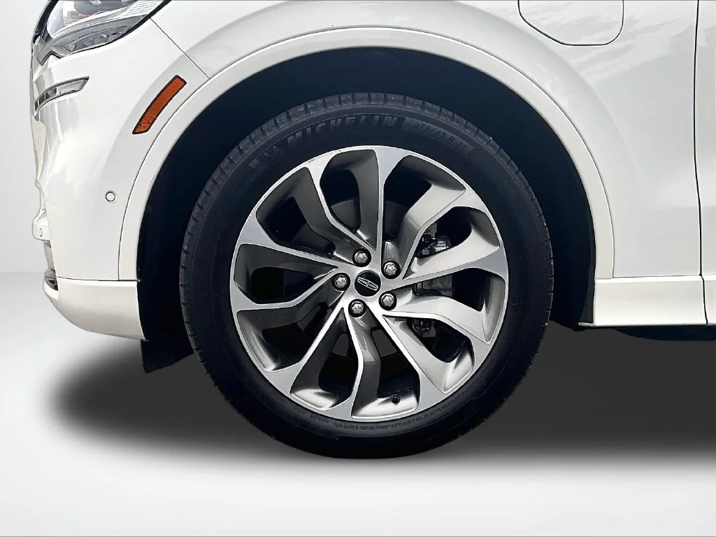 Used 2020 White Lincoln Grand Touring image 10