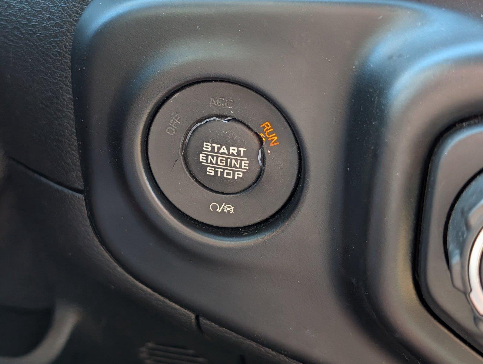 Used 2020 Sting-Gray Clearcoat Jeep Rubicon image 26