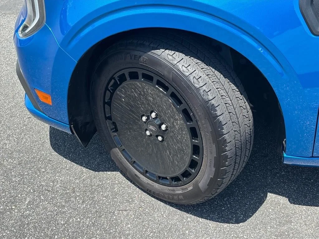 Used 2025 Blue Ford Lobo Standard image 27