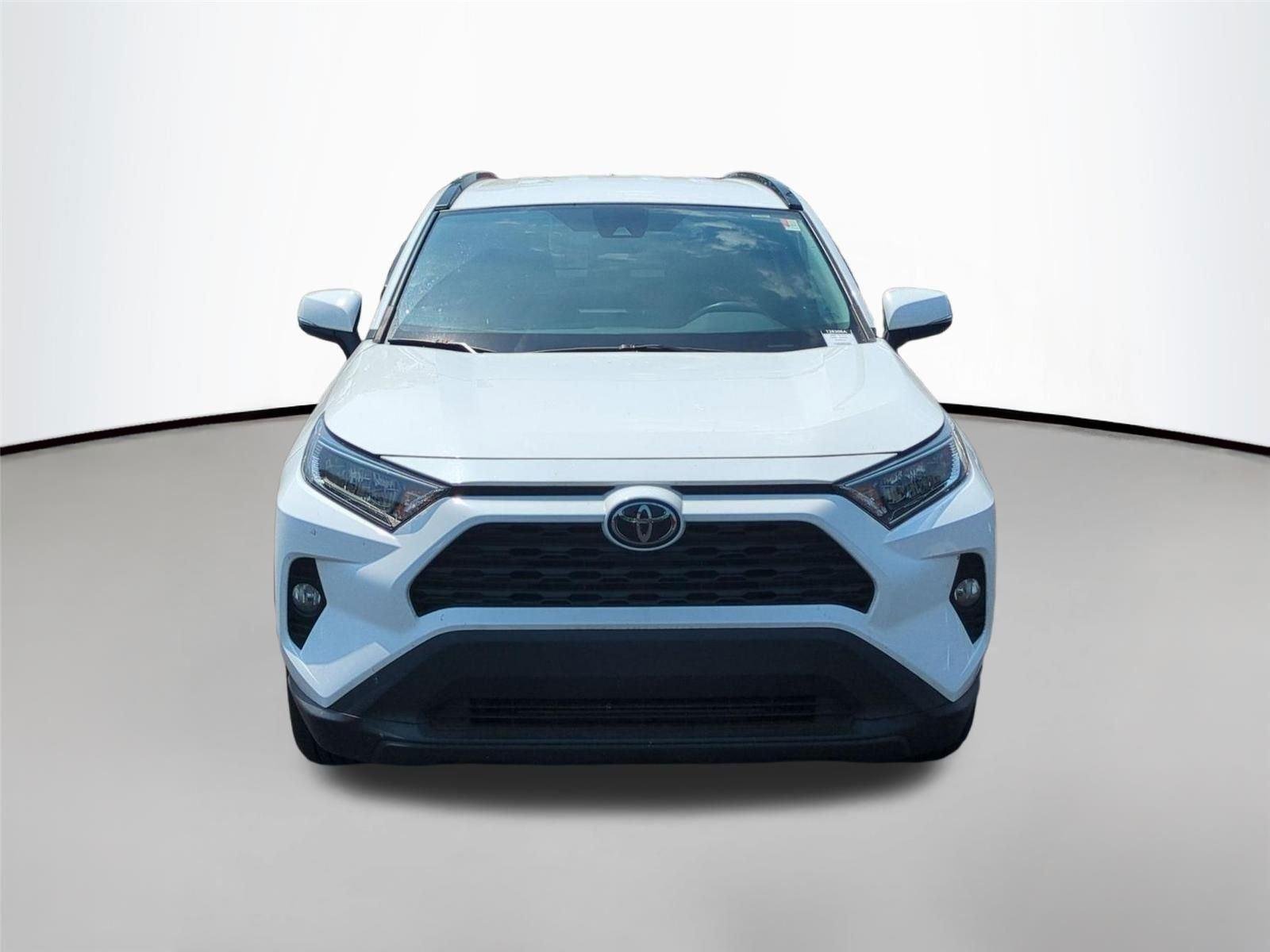 Used 2020 Super White Toyota XLE image 22