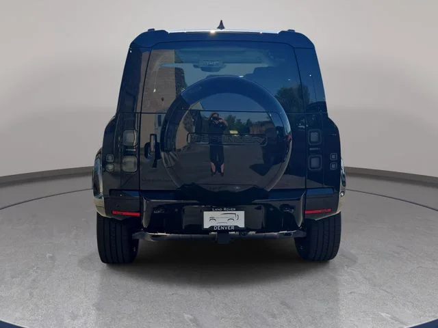 New 2026 Santorini Black Land Rover X-Dynamic SE image 6