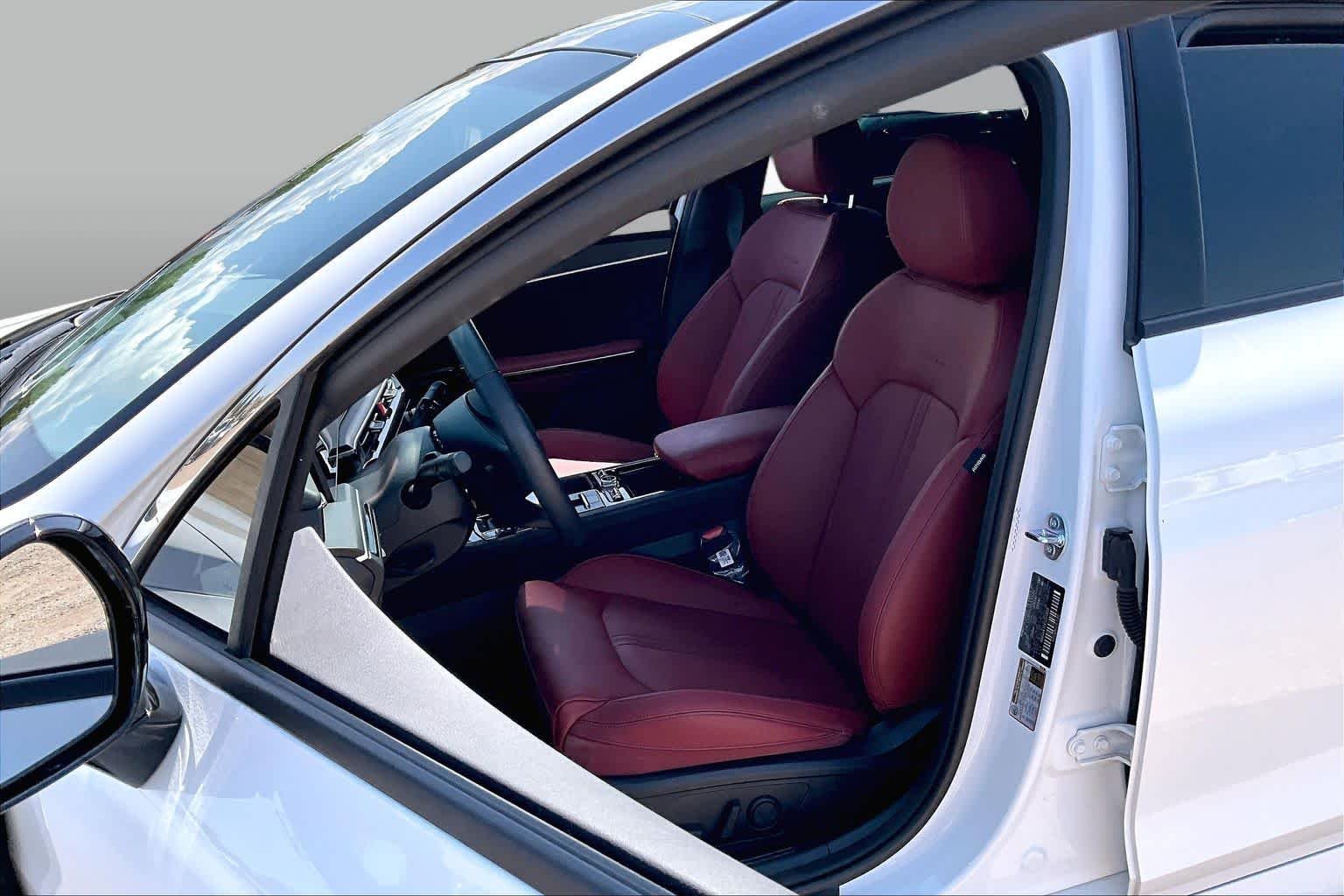 Used 2025 Snow White Pearl Kia GT-Line image 6