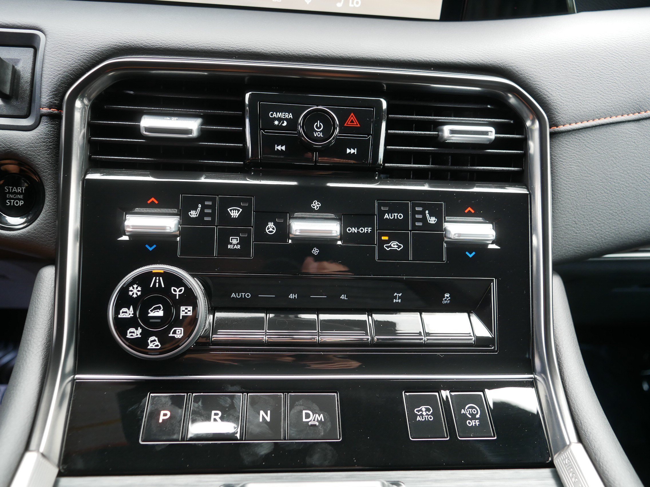 Used 2025 Gun Metallic/Super Black Nissan PRO-4X image 23
