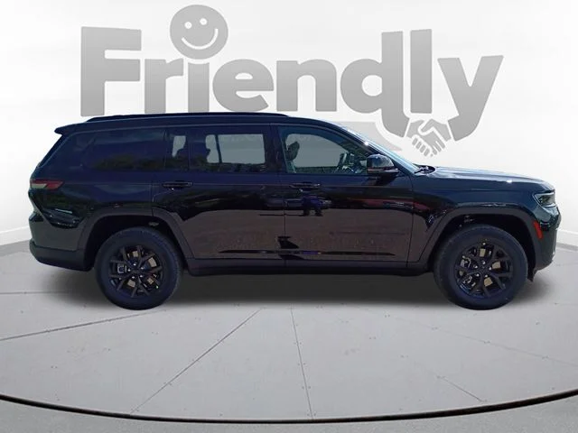 New 2026 Diamond Black Crystal Pearl-Coat Exterior Paint Jeep Altitude image 4
