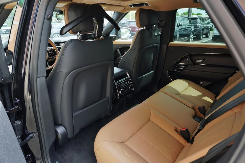 New 2026 Constellation Blue Ultra Metallic Gloss Land Rover Dynamic SE image 28
