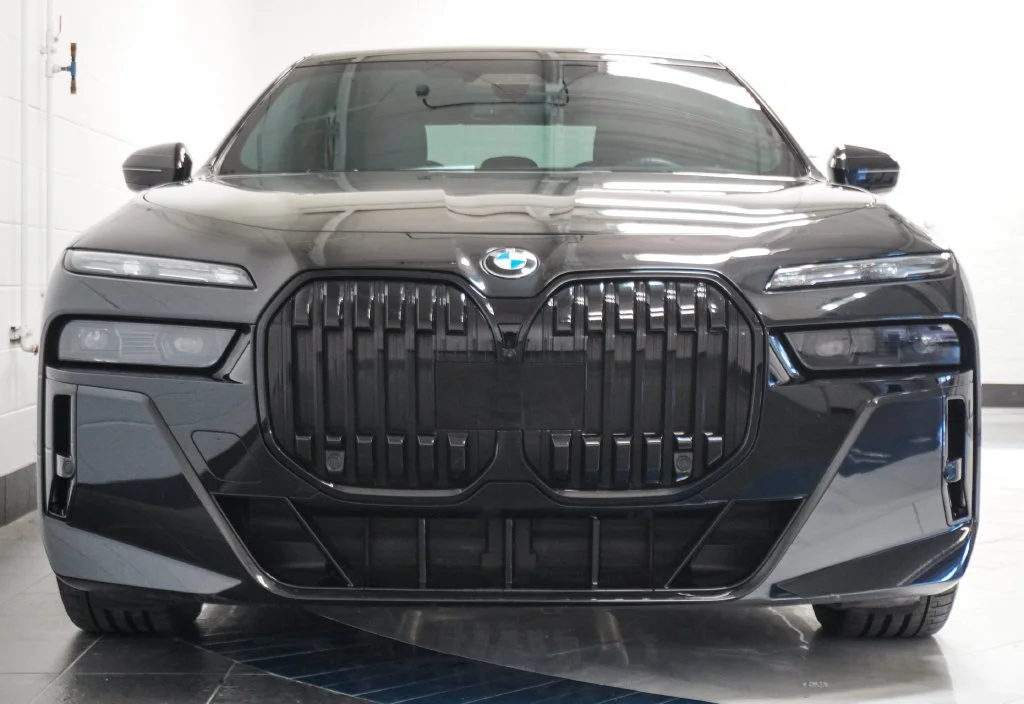Used 2023 Black BMW 760i xDrive image 38