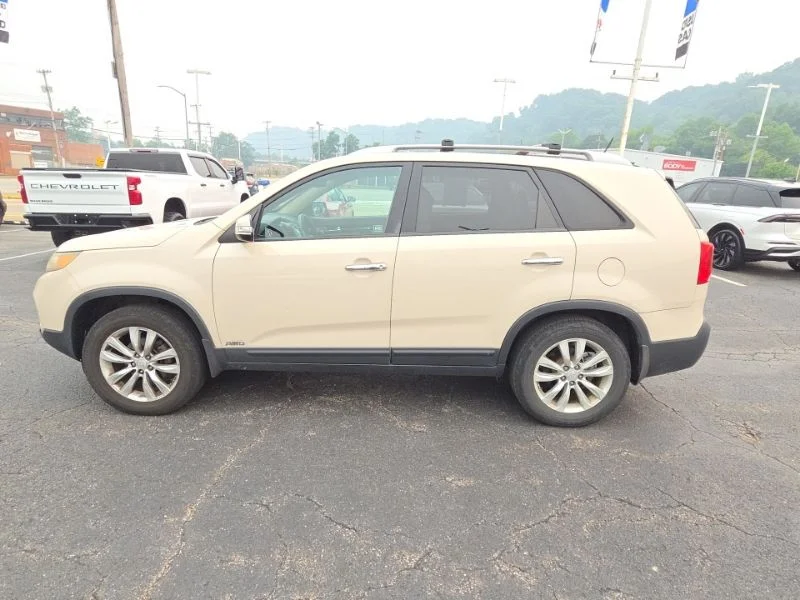 Used 2011 White Kia LX image 4