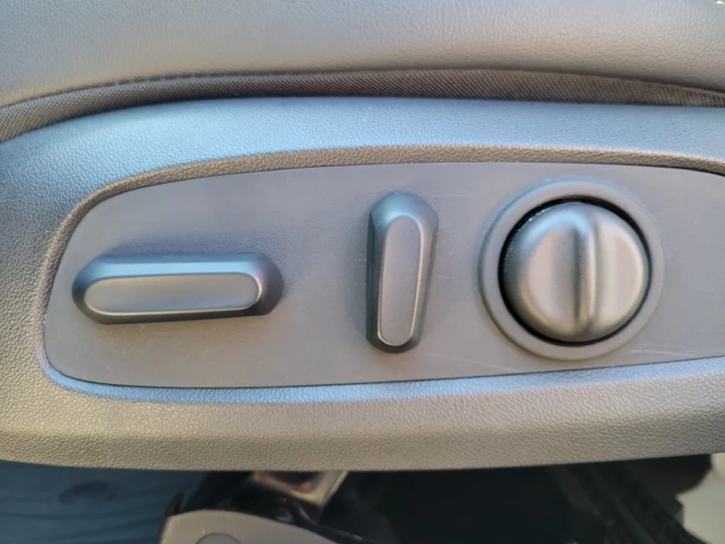 Used 2023 Red Buick Select image 18
