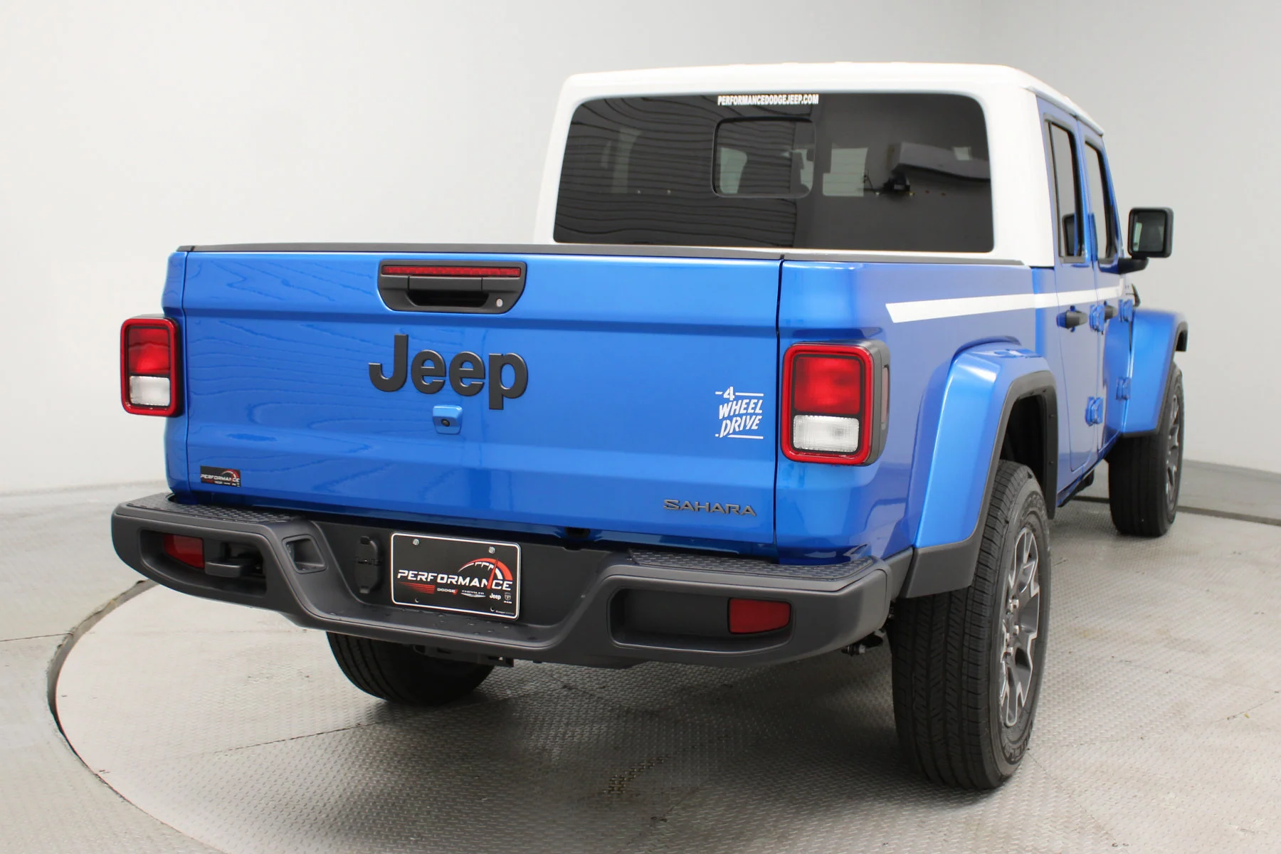 New 2026 Hydro Blue Pearl-Coat Exterior Paint Jeep Sahara image 34