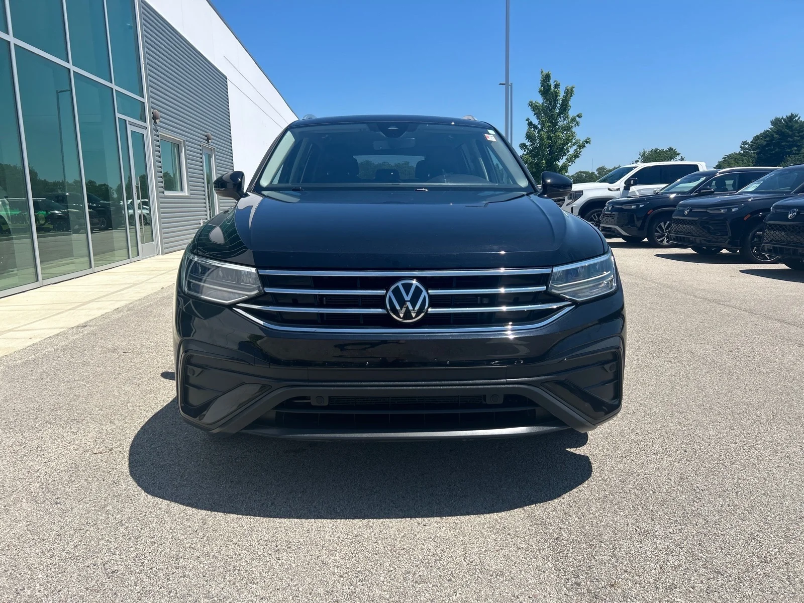 Used 2022 Black Volkswagen 2.0T SE 4MOTION image 8