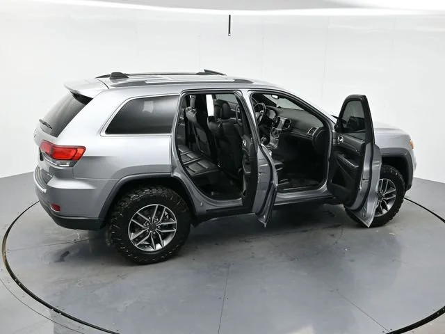 Used 2020 Billet Silver Metallic Clearcoat Jeep Limited image 43