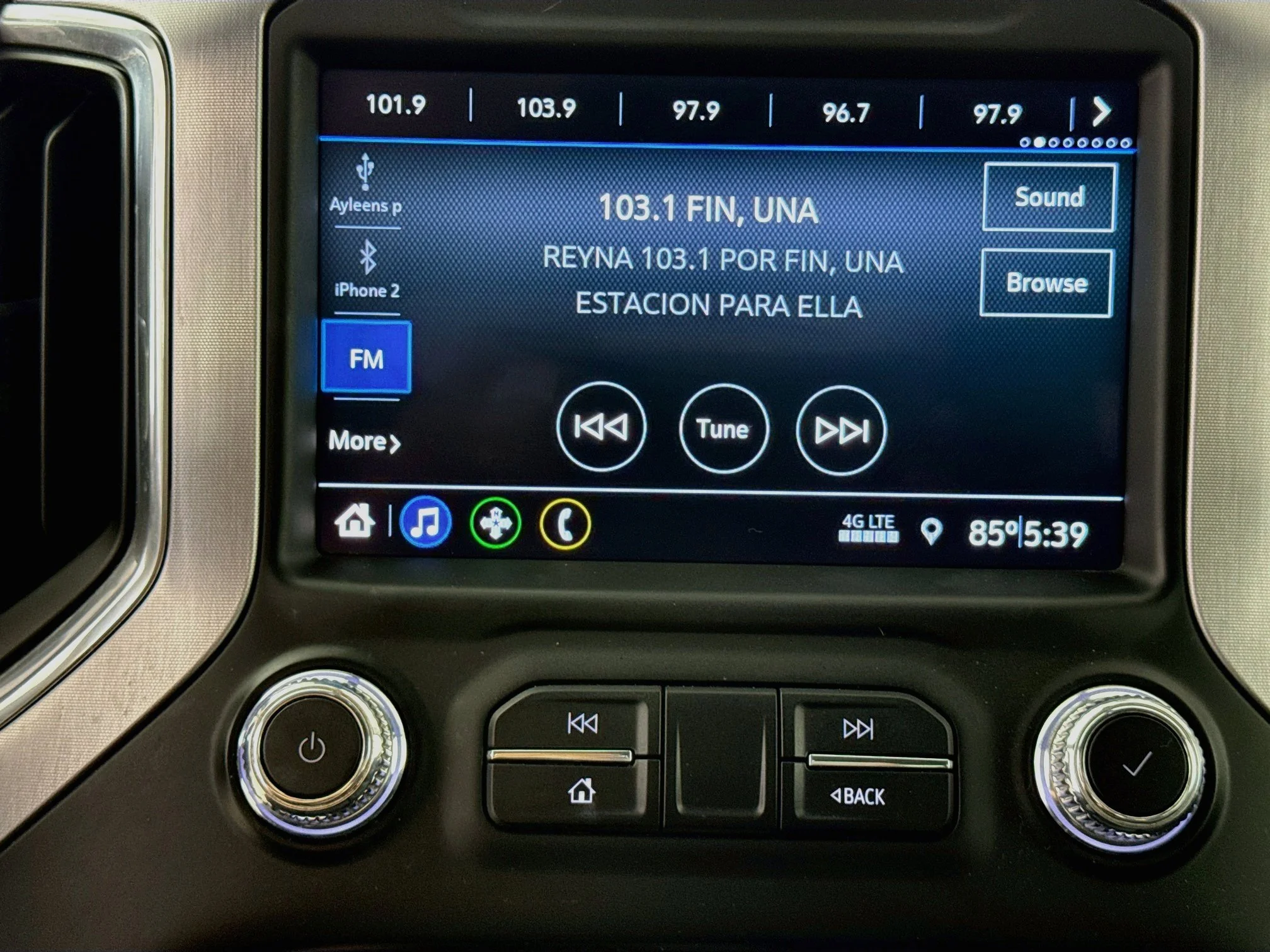 Used 2020 SUMMIT WHITE GMC SLE image 17