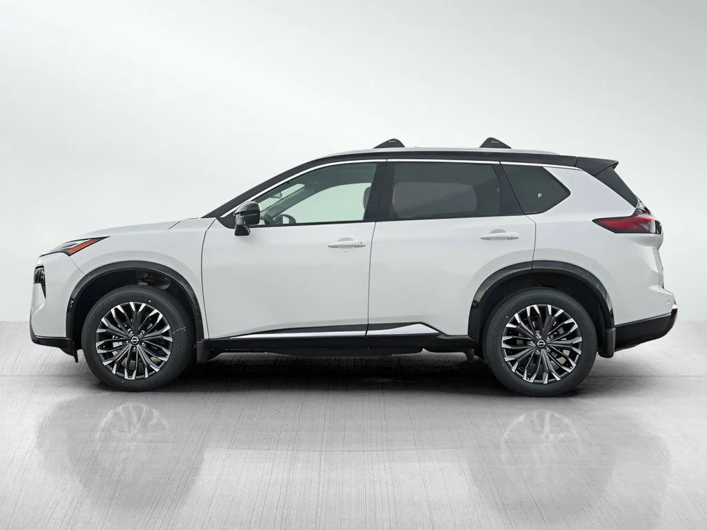New 2026 Everest White Pearl/Super Black Nissan Platinum image 4