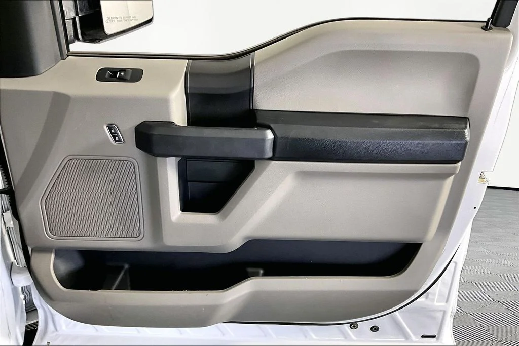 Used 2018 White Ford XL image 26