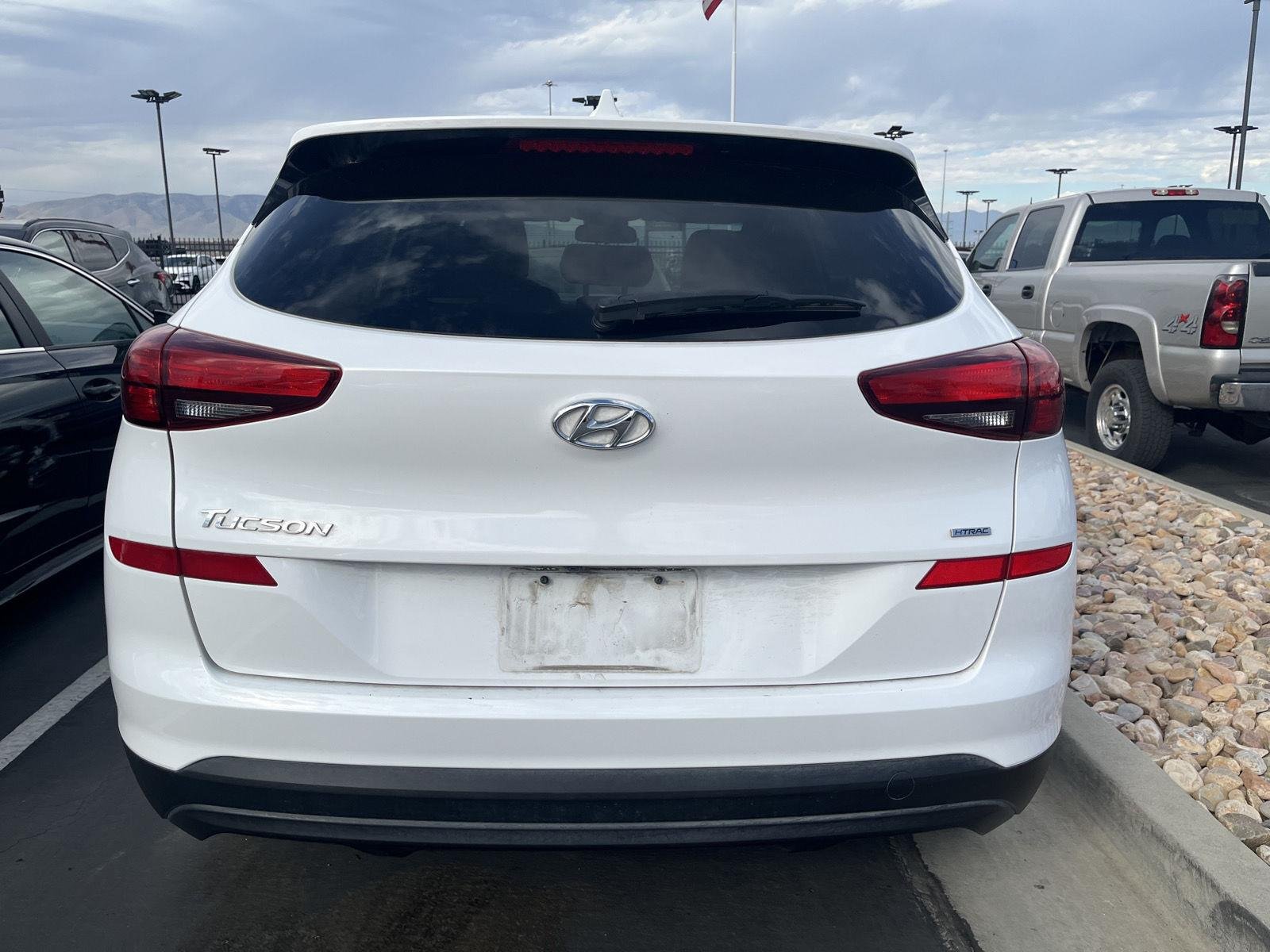 Used 2020 Cream White Hyundai SE image 4