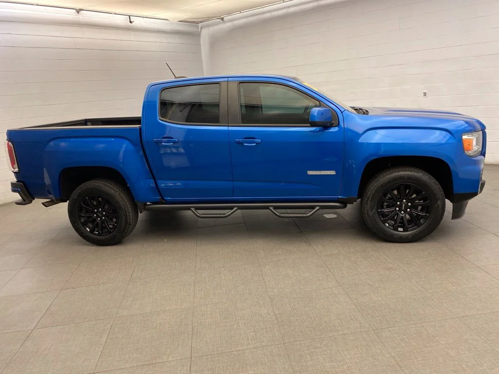 Used 2022 Blue GMC Elevation image 6
