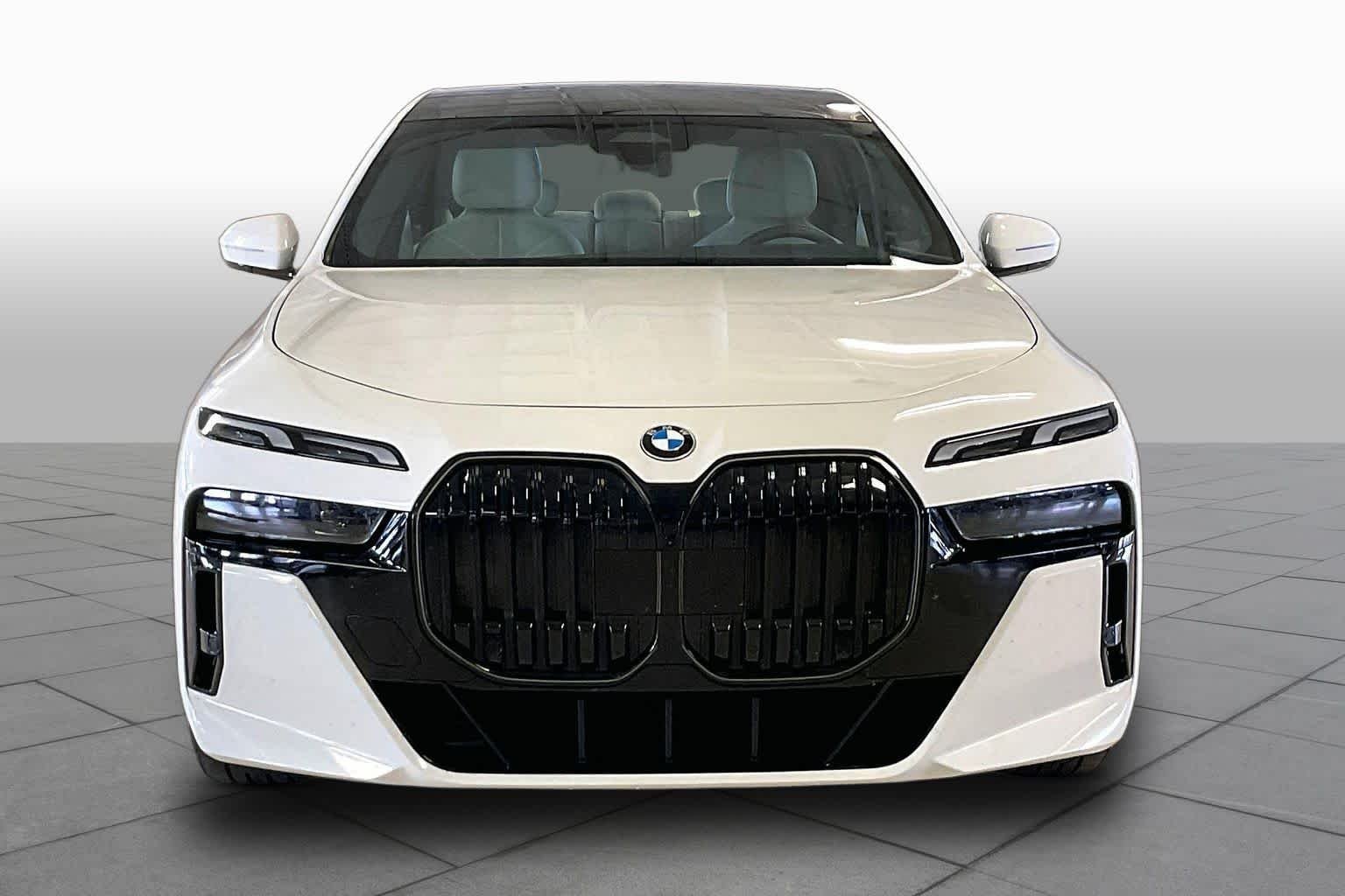 Used 2026 Alpine White BMW 740i image 3