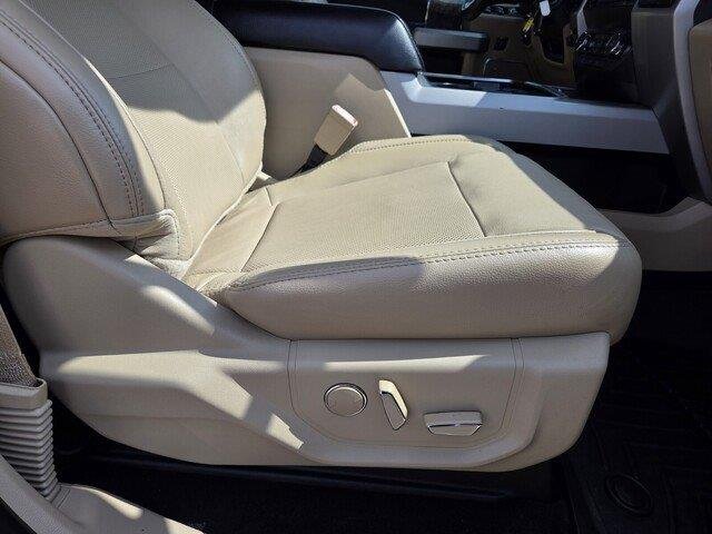 Used 2019 Agate Black Metallic Ford LARIAT image 32
