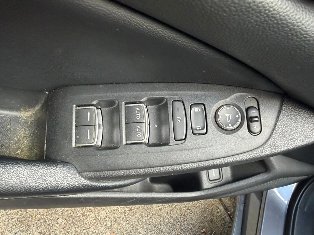 Used 2018  Honda Sport image 10