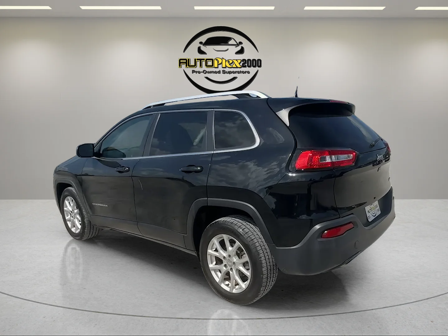 Used 2018 Black Jeep Latitude image 5