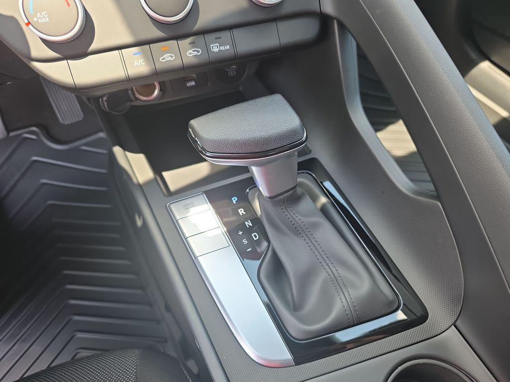 New 2026 White Hyundai SE image 17