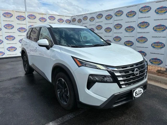 Used 2024 Everest White Pearl Nissan SV image 2