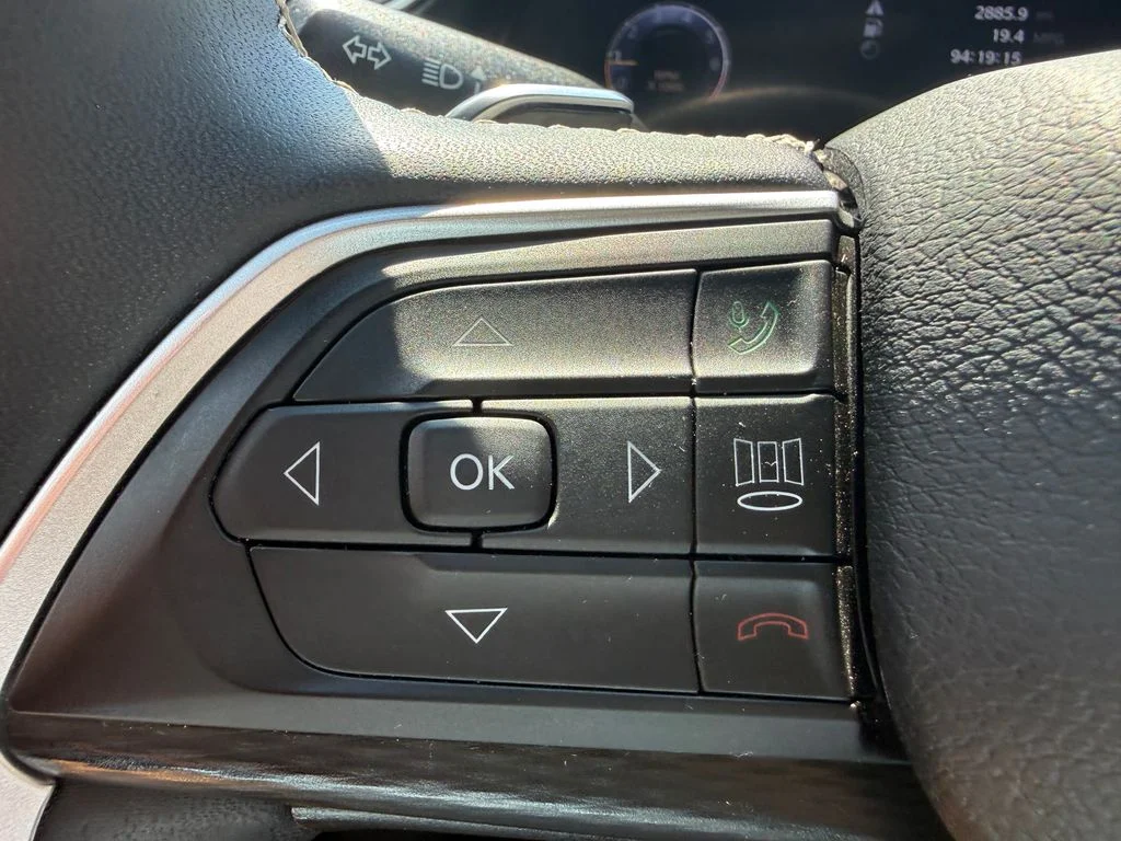 Used 2023 Silver Jeep Altitude X image 18