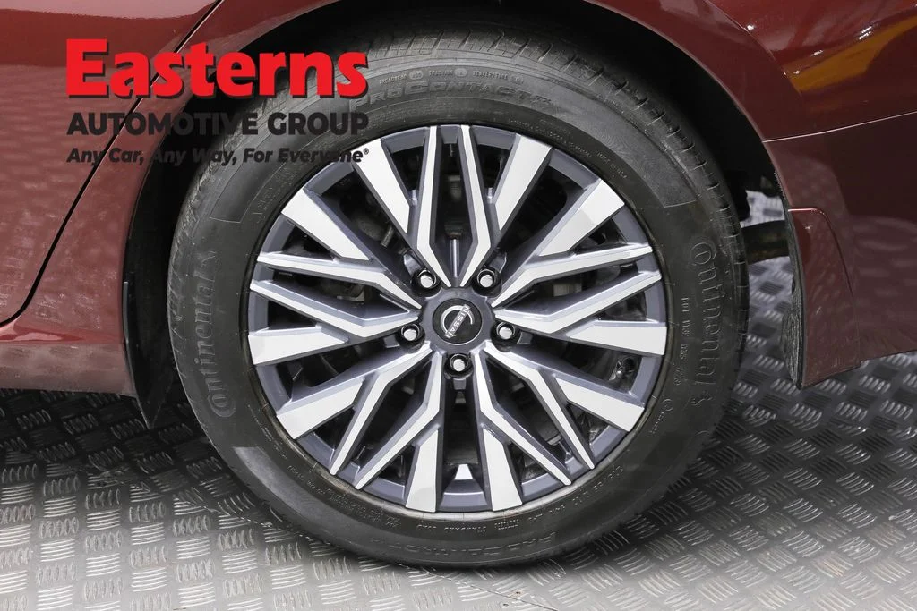 Used 2023 Red Nissan 2.5 SV image 8