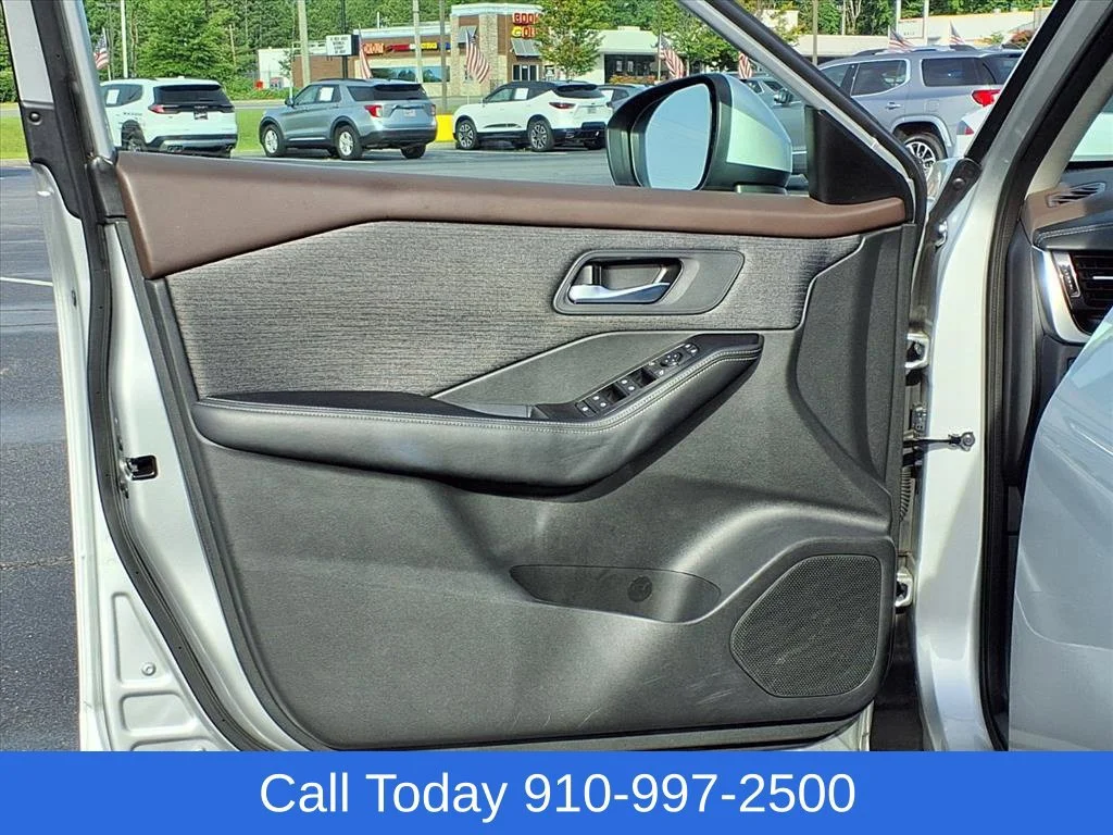 Used 2022 Silver Nissan SV Intelligent AWD image 11