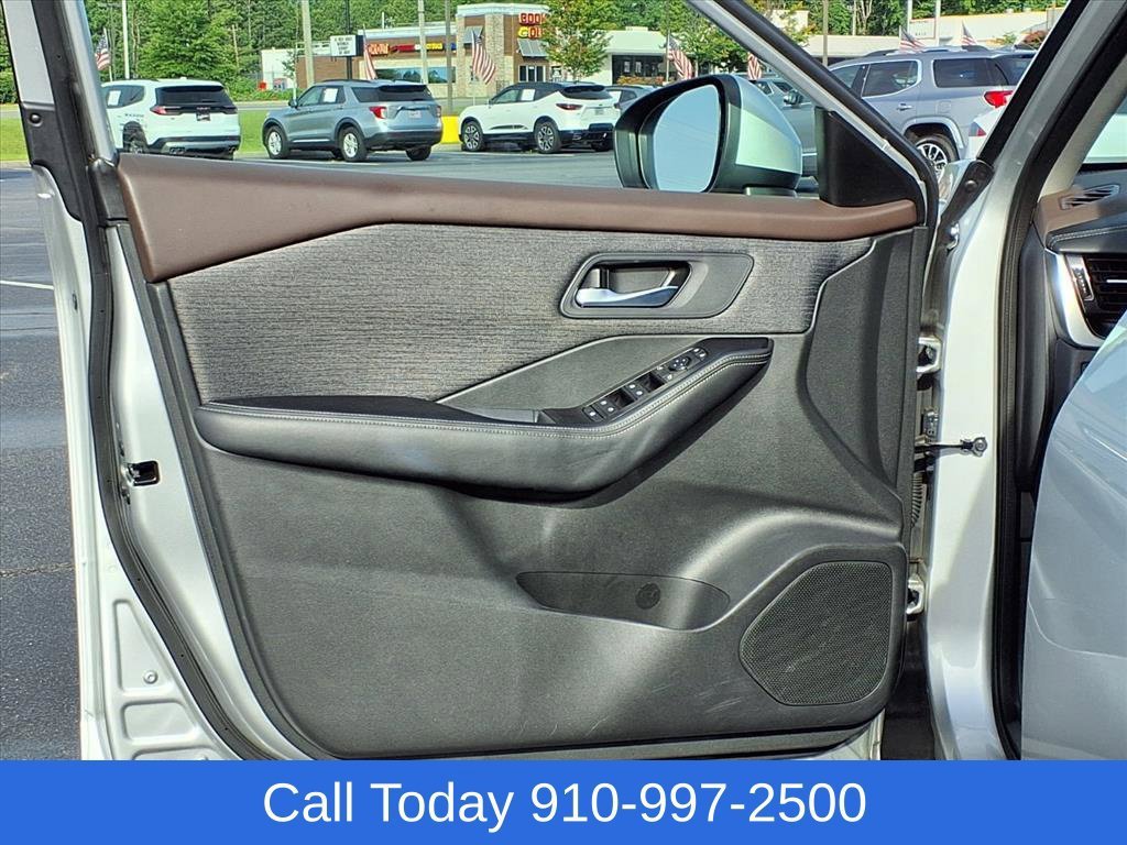 Used 2022 Silver Nissan SV Intelligent AWD image 11