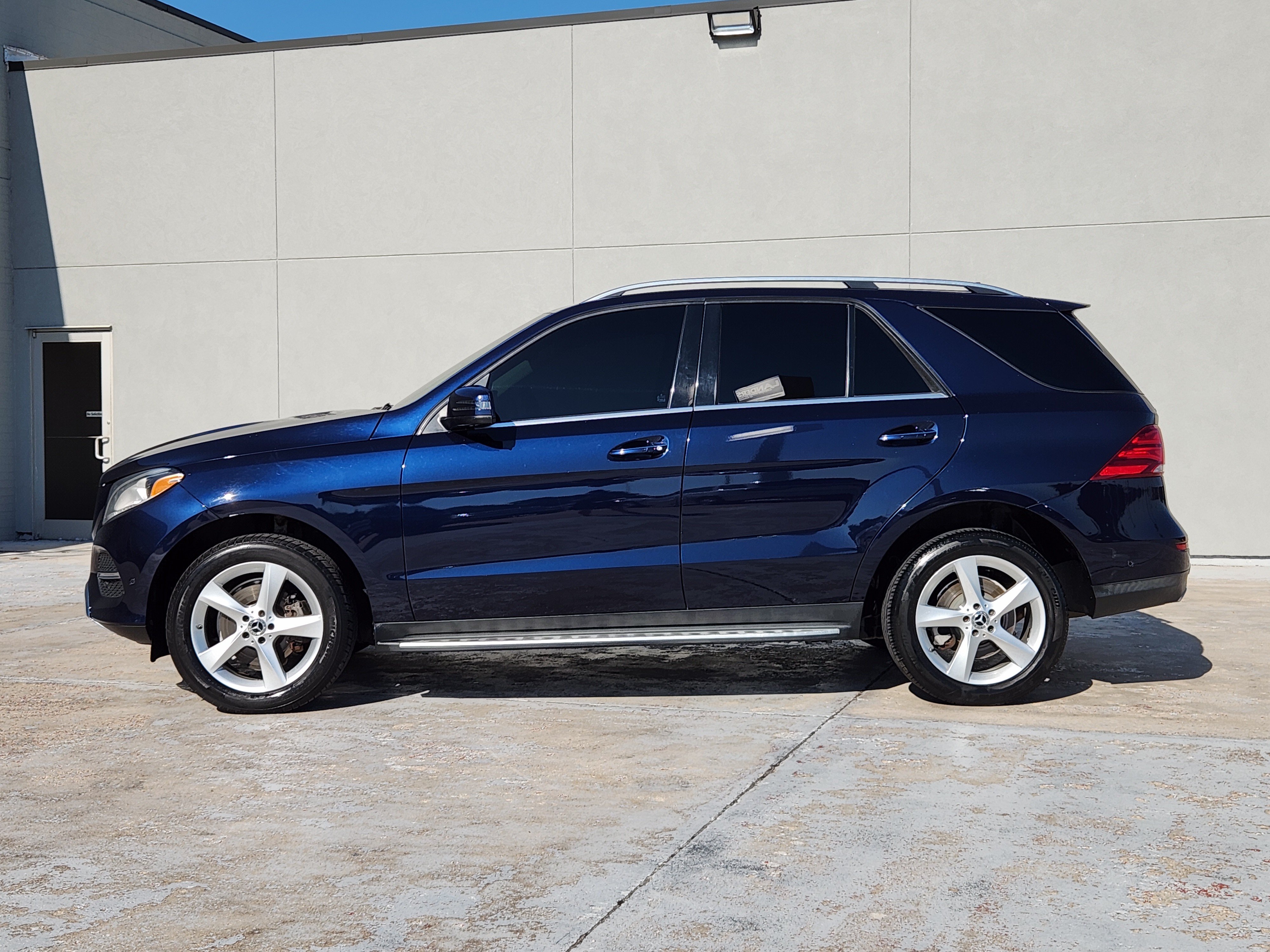 Used 2017 Lunar Blue Metallic Mercedes-Benz GLE 350 image 4