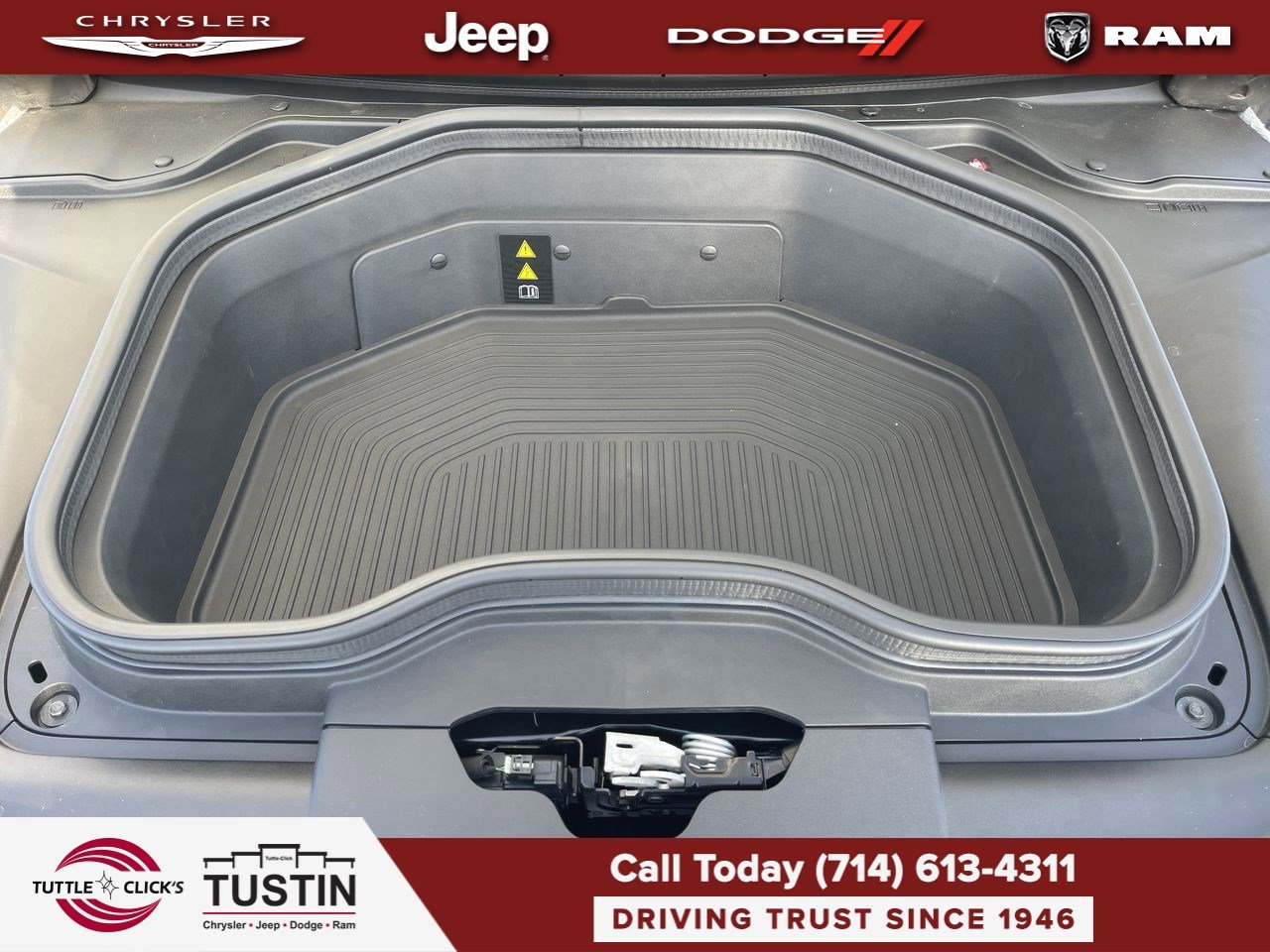 New 2025 Bright White Clear-Coat Exterior Paint Jeep Limited image 28